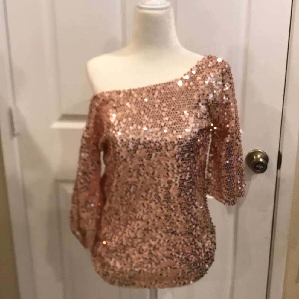 Sequin rose gold of shoulder top in size S/M